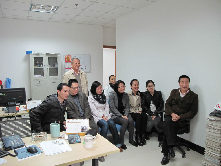 nEO_IMG_东冠校区收看十八大直播播 (1).jpg