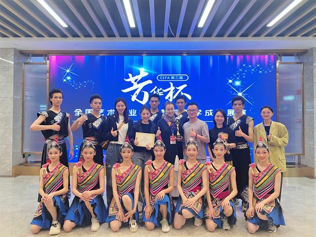 《畲族道具舞蹈传习课》合影.jpg