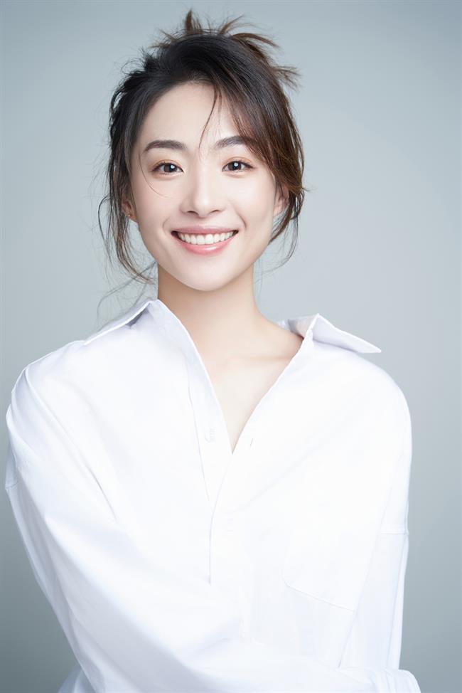 朱婷-艺术照.jpg