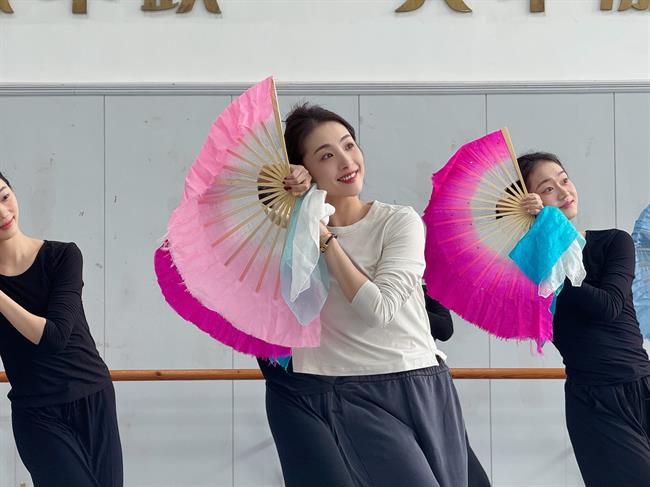 朱婷-上课.jpg